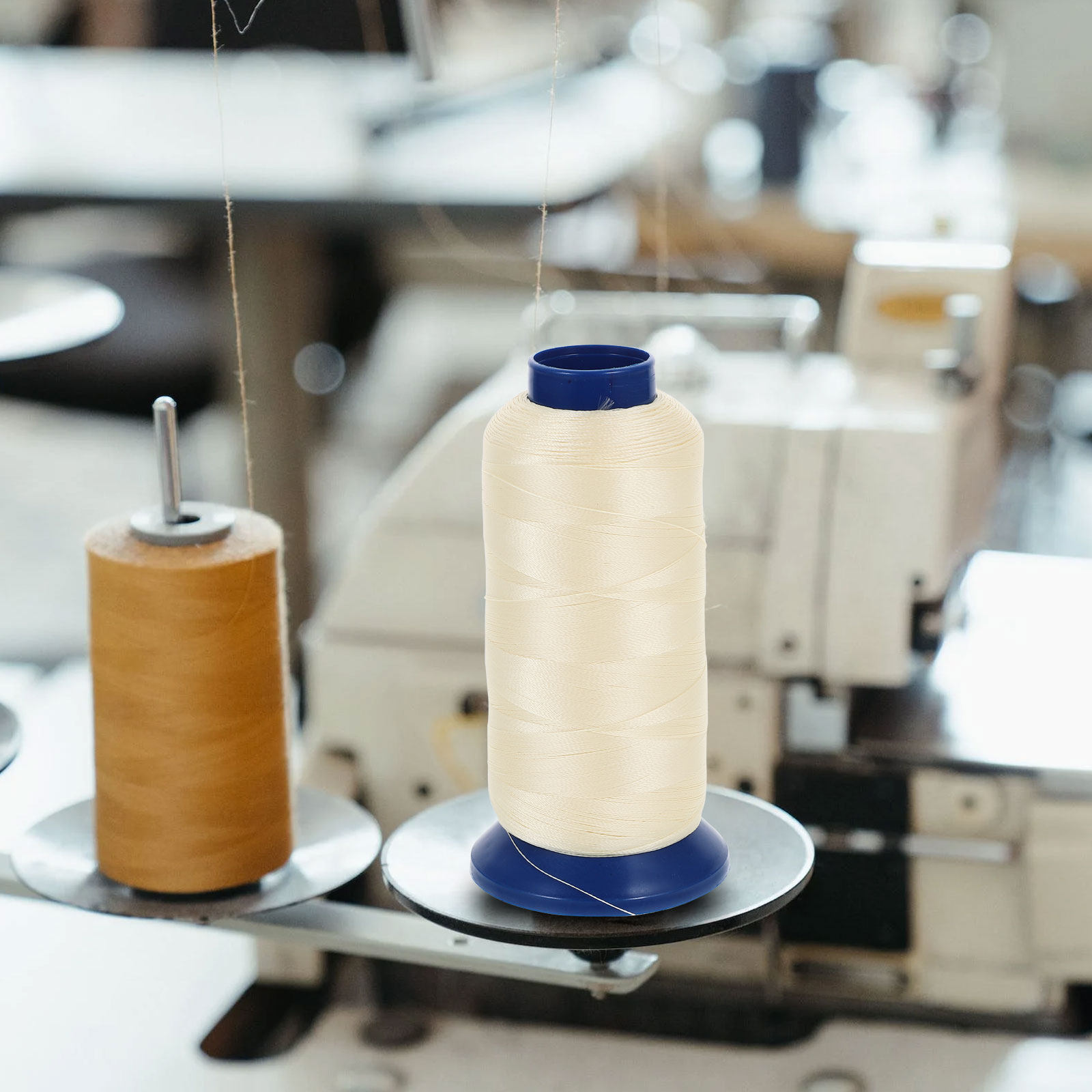 3000ヤードの暗闇で光る発光縫い糸スプール、ライトブルー、 - Sewing Knit のレビューと価格